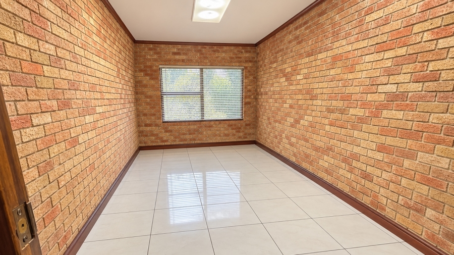 7 Bedroom Property for Sale in Heuwelsig Free State